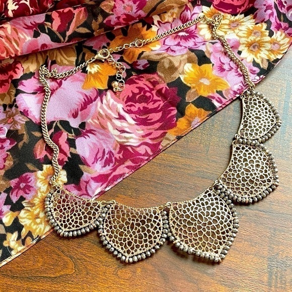 Statement necklace, great condition and very pretty! - Picture 2 of 5